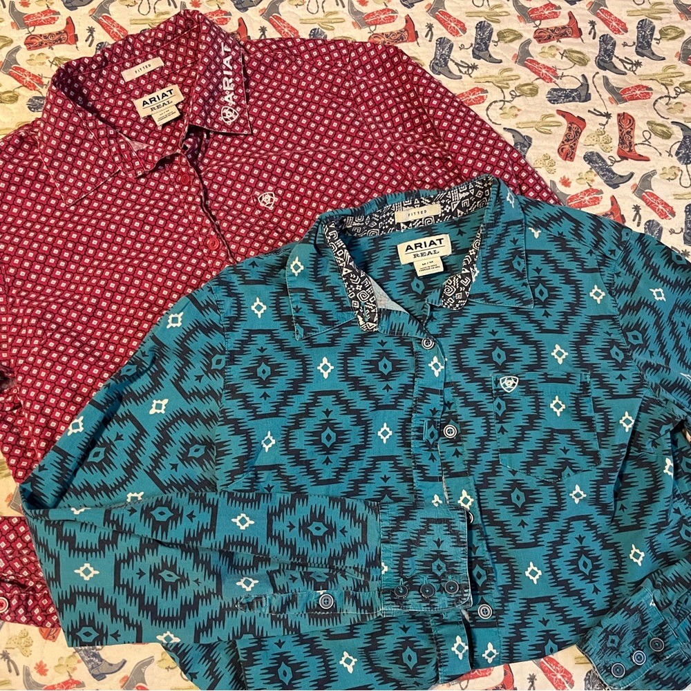 Womens Medium fitted Ariat Rodeo button up shirts